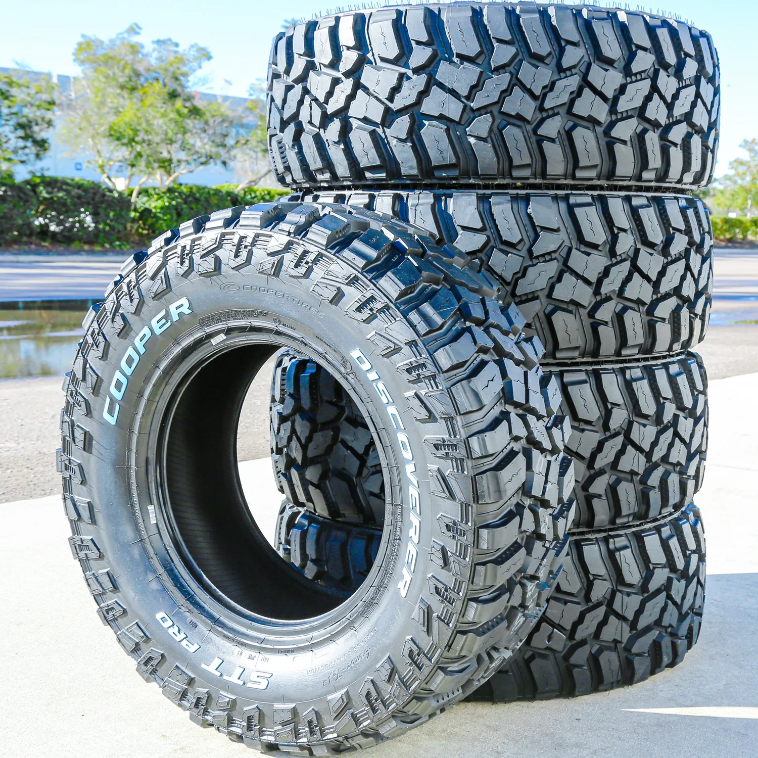 Set of 4 Cooper Discoverer STT Pro 285/75R16 126/123Q E 10 Ply m/t mud Light Truck Tires